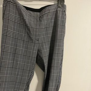 Never been worn Zara fashionable long women pants. Size Large.